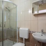 Appartement 2 Bedroom Amazing In Murter