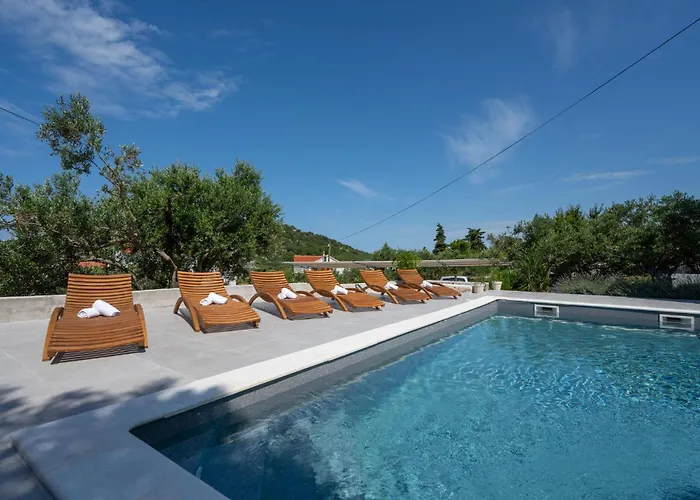 2 Bedroom Amazing In Apartamento Murter