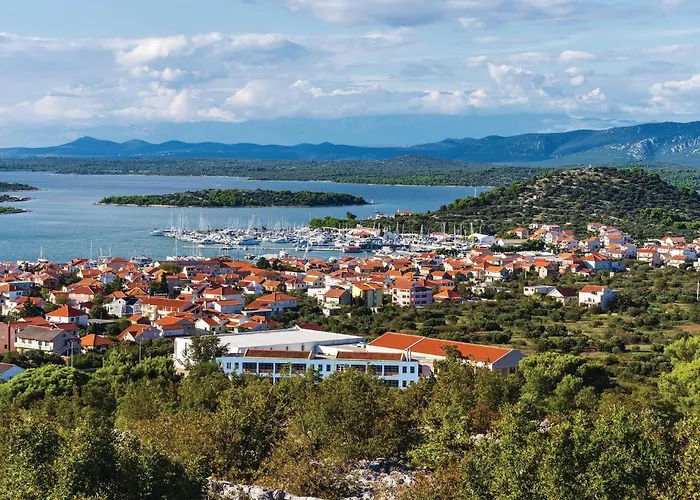 2 Bedroom Amazing In Apartamento Murter