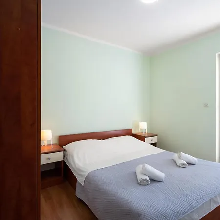 2 Bedroom Amazing In Murter