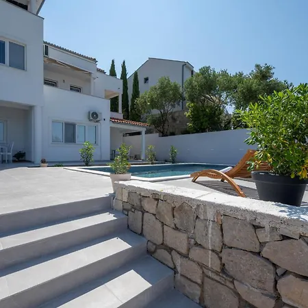 Appartamento 2 Bedroom Amazing In Murter