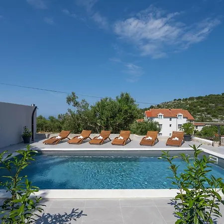 2 Bedroom Amazing In Murter