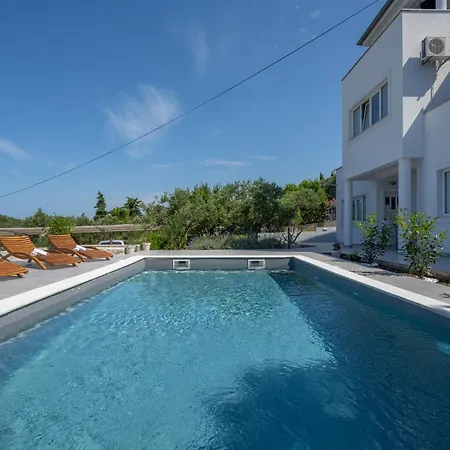 Appartamento 2 Bedroom Amazing In Murter